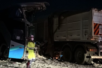 Acidente br-163 entre ônibus e carreta deixa 11 mortos e 46 feridos -  (crédito: reprodução x)