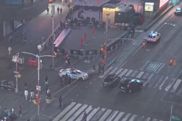 Visão do local do tiroteio na Time Square em Nova Yorque -  (crédito: Reprodução X / NYPost)