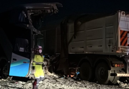 Acidente br-163 entre ônibus e carreta deixa 11 mortos e 46 feridos -  (crédito: reprodução x)