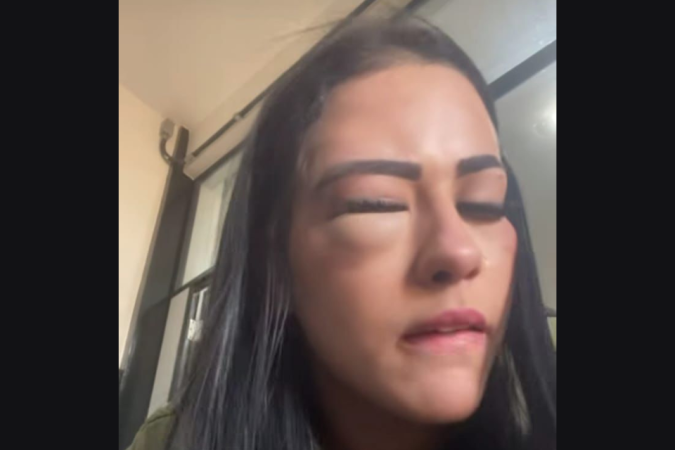 Mulher de 20 anos é agredida e jogada de carro em movimento