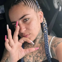 A Diaba Loira acumulava mais de 70 mil seguidores nas redes sociais, onde ostentava armas e dinheiro e publicava reflexões -  (crédito: Reprodução / Instagram)