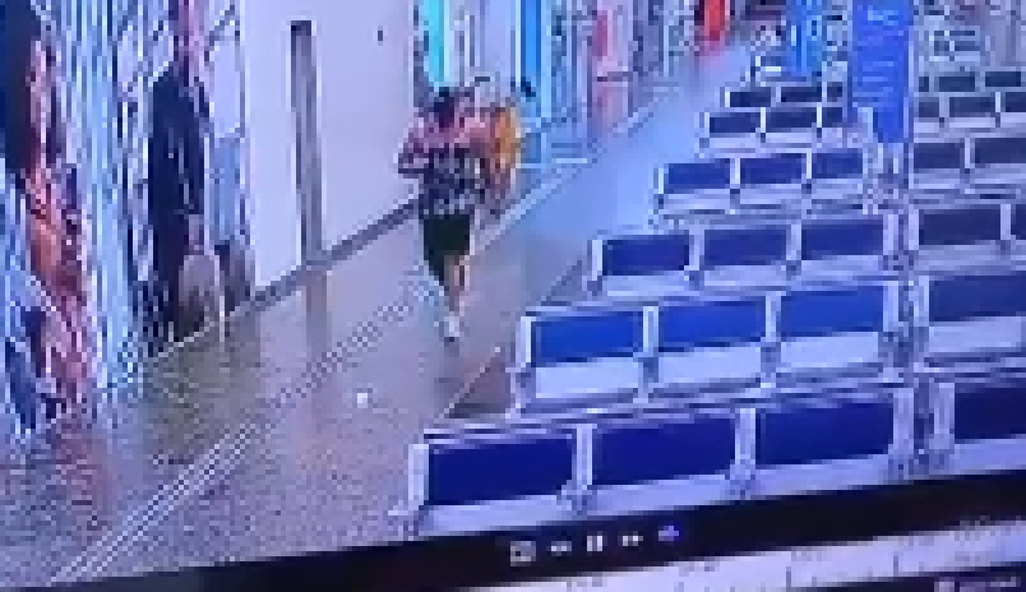 Após deixar a bolsa no terminal de passageiros, suspeito saiu andando tranquilamente e deixou o aeroporto em um carro particular 