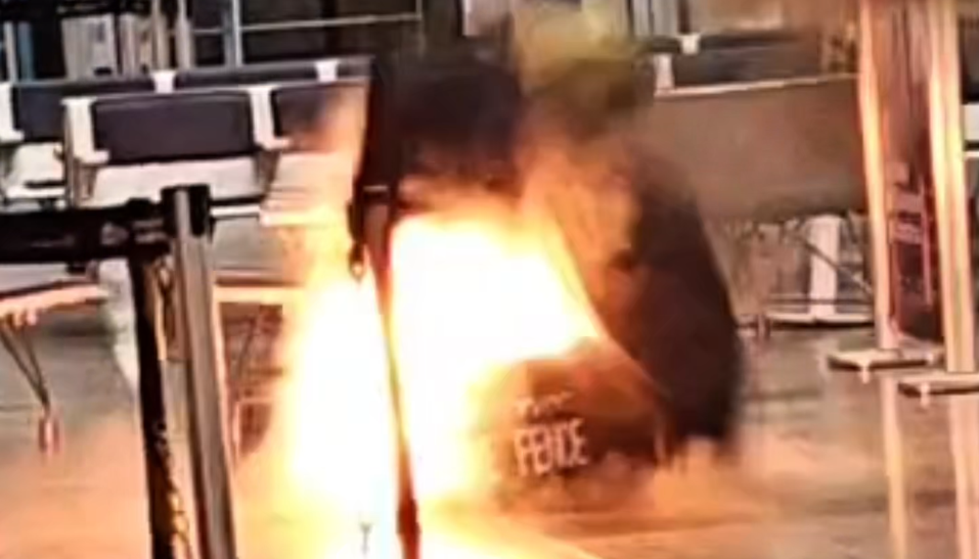 Influenciador coloca bomba falsa em aeroporto e é preso