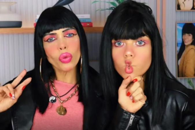 As influenciadoras presentearam crianças negras com bananas e um macaco de pelúcia. - (crédito: Reprodução / Instagram) As influenciadoras presentearam crianças negras com bananas e um macaco de pelúcia. - (crédito: Reprodução / Instagram)