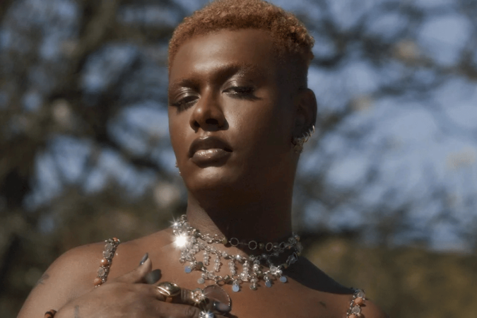 Liniker critica racismo no pop brasileiro e cobra reconhecimento real - (crédito: TMJBrazil) Liniker critica racismo no pop brasileiro e cobra reconhecimento real - (crédito: TMJBrazil)
