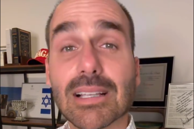 Em uma sequência de stories, Eduardo Bolsonaro comenta sobre o vazamento de áudios e afirmou que a polícia só divulgou aquilo que mais interessa para eles - (crédito: Reprodução/Redes sociais) Em uma sequência de stories, Eduardo Bolsonaro comenta sobre o vazamento de áudios e afirmou que a polícia só divulgou aquilo que mais interessa para eles - (crédito: Reprodução/Redes sociais)