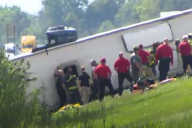 O ônibus, que trafegava em alta velocidade, não colidiu com nenhum veículo -  (crédito: Reprodução - ABC News)