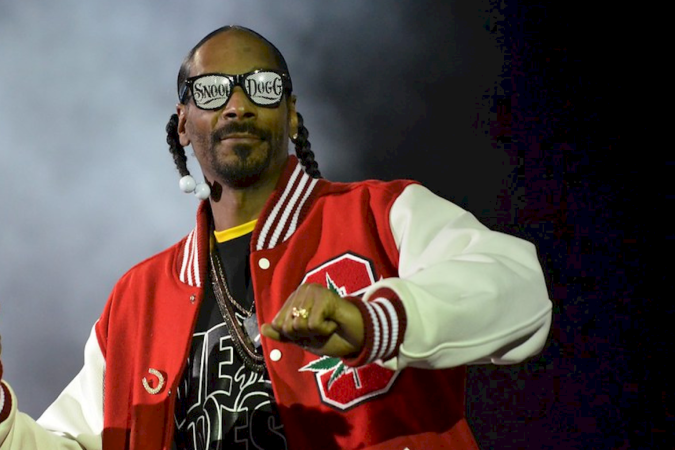 Snoop Dogg revela por que apoia o clube de striptease da esposa - (crédito: TMJBrazil) Snoop Dogg revela por que apoia o clube de striptease da esposa - (crédito: TMJBrazil)