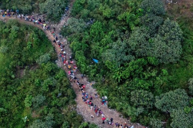 Cadáveres de cerca de 200 migrantes permanecem sem identificação no Panamá
 -  (crédito: Luis Acosta / AFP)