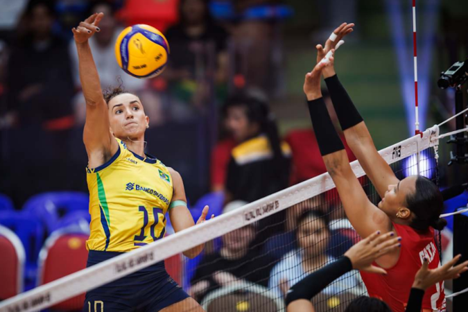 A equipe garantiu vaga nas quartas de final ao vencer a República Dominicana por 3 sets a 1, parciais de 18/25, 25/12, 25/20 e 25/12 - (crédito: Reprodução / Volleyball World) A equipe garantiu vaga nas quartas de final ao vencer a República Dominicana por 3 sets a 1, parciais de 18/25, 25/12, 25/20 e 25/12 - (crédito: Reprodução / Volleyball World)