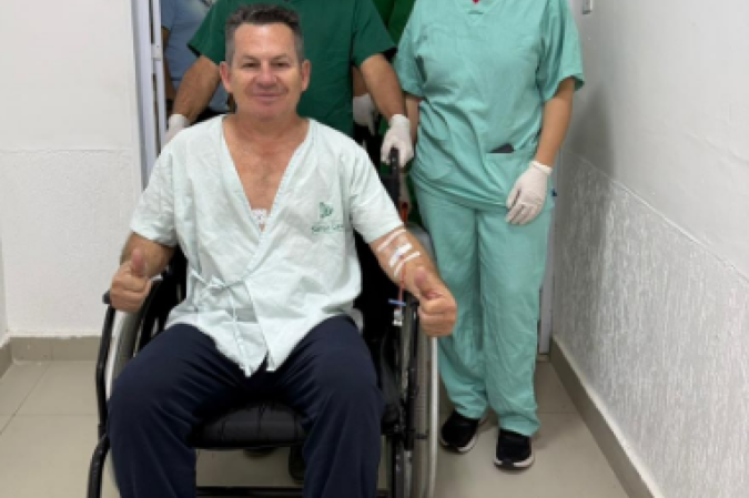 Governador de Mato Grosso é internado após cair durante vistoria em obra