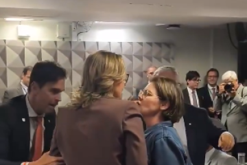 Confusão começou após o colegiado aprovar o requerimento de pedidos de prisão preventiva de suspeitos de integrar o esquema - (crédito: Reprodução Redes Sociais) Confusão começou após o colegiado aprovar o requerimento de pedidos de prisão preventiva de suspeitos de integrar o esquema - (crédito: Reprodução Redes Sociais)