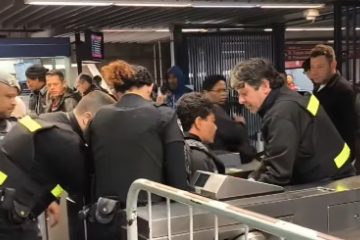 Rodrigo, que é pintor e morador de Guaianases, bairro da zona leste, teve o rosto atingido por spray de pimenta e o bilhete único tomado pelos guardas mesmo após mostrar que o bilhete utilizado pertencia ao sogro - (crédito: Reprodução Redes Sociais) Rodrigo, que é pintor e morador de Guaianases, bairro da zona leste, teve o rosto atingido por spray de pimenta e o bilhete único tomado pelos guardas mesmo após mostrar que o bilhete utilizado pertencia ao sogro - (crédito: Reprodução Redes Sociais)