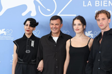 Diretor e atores da adaptação de O Estrangeiro, clássico do escritor Albert Camus - (crédito: Xinhua/Li Jing) Diretor e atores da adaptação de O Estrangeiro, clássico do escritor Albert Camus - (crédito: Xinhua/Li Jing)