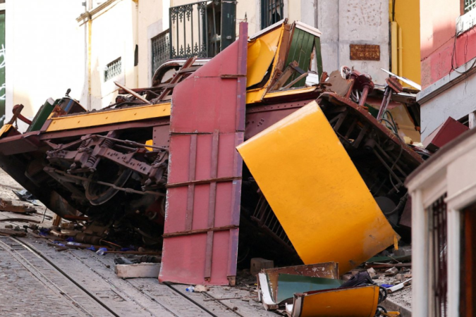 Investigadores confirmam: cabo rompeu antes de acidente com bondinho em Lisboa -  (crédito: BBC Geral)