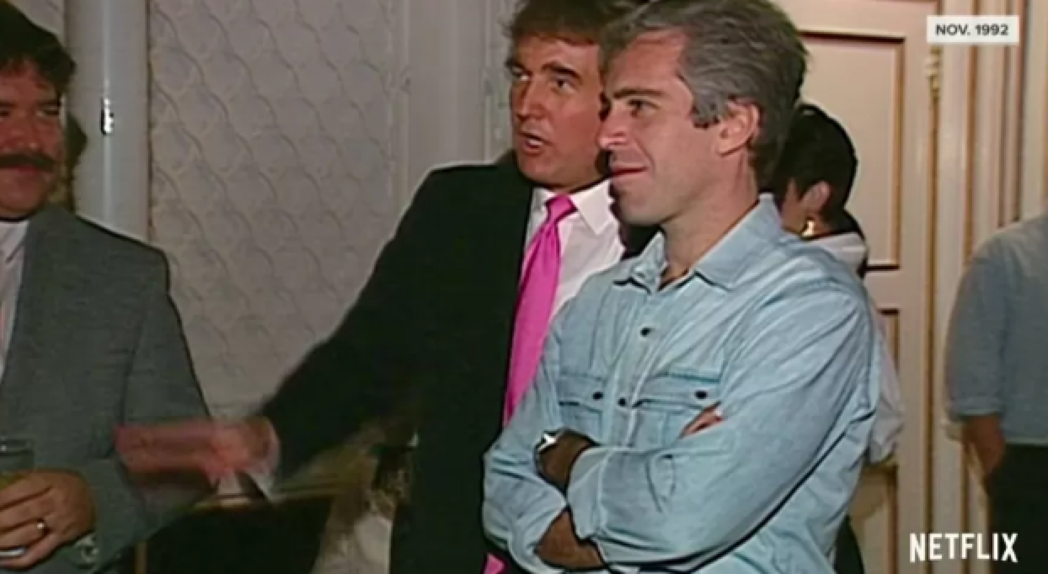 Democratas divulgam suposta carta de aniversário de Trump para Epstein
