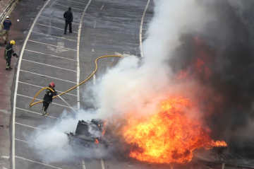 O veículo explodiu quando se deslocava por uma ponte em Iztapalapa, um populoso distrito da capital -  (crédito: Tristan Velazquez/AP)