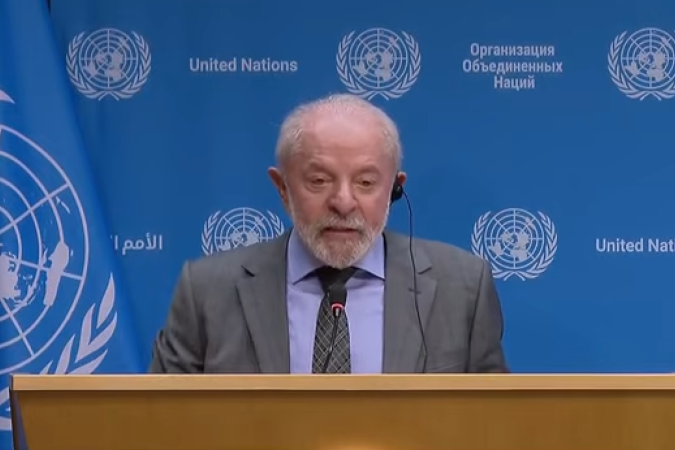 Quanto à ideia de que o Legislativo deve autorizar uma investigação criminal de deputados, Lula respondeu: 