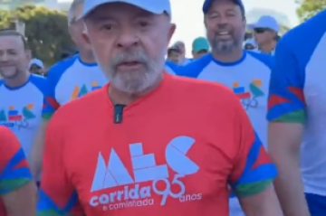 Lula participa de caminhada em celebração aos 95 anos do MEC - Reprodução Instagram @lulaoficial