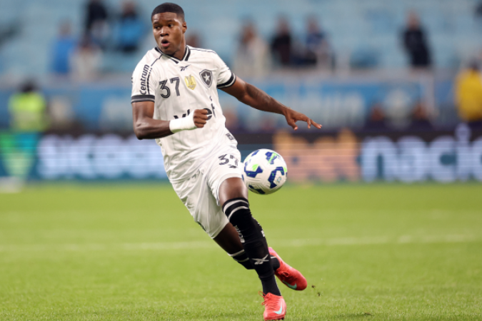 Kadir é uma promessa da base do Alvinegro. Ele chegou ao clube em agosto  -  (crédito: Foto: Vitor Silva/Botafogo)