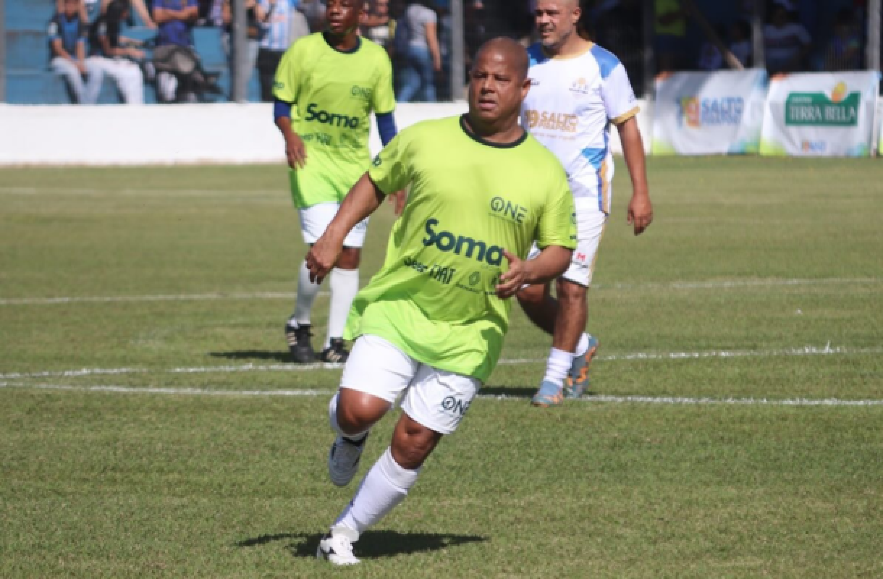 Marcelinho Carioca recupera celular de vítima de assalto em São Paulo