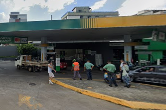 Posto de gasolina onde homem foi executado na tarde dessa segunda-feira (6/10) - (crédito: Google Street View/Reprodução) Posto de gasolina onde homem foi executado na tarde dessa segunda-feira (6/10) - (crédito: Google Street View/Reprodução)