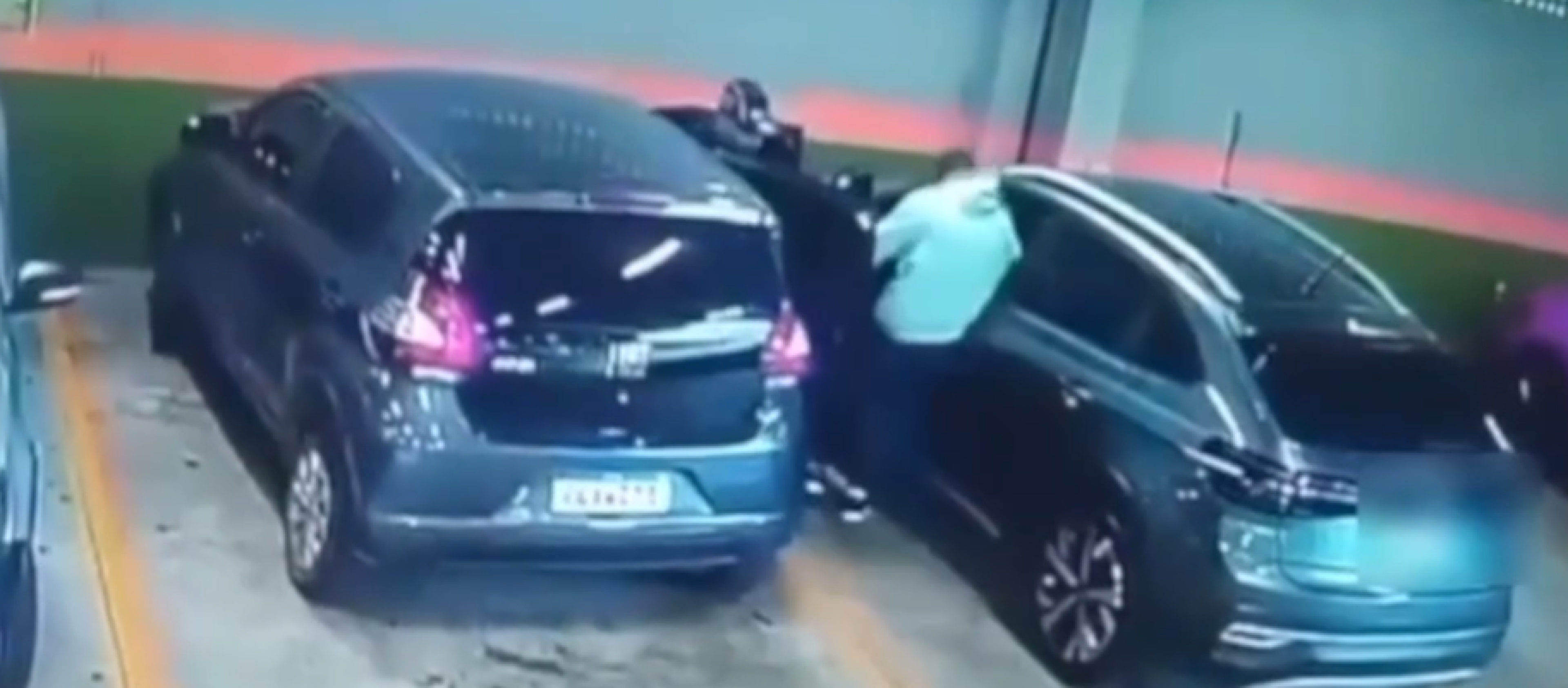 Vídeo mostra mulher sendo sequestrada em estacionamento de supermercado