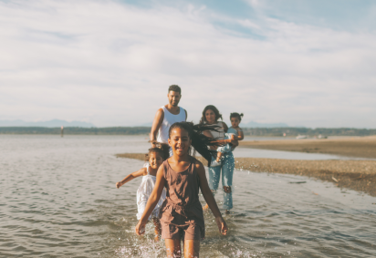 Dicas para conseguir uma viagem internacional tranquila com as crianças - (crédito: Uai Turismo) Dicas para conseguir uma viagem internacional tranquila com as crianças - (crédito: Uai Turismo)
