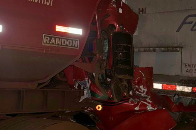 Acidente entre carretas interditou a BR-381, em Caeté
 -  (crédito: Reprodução/Redes sociais)