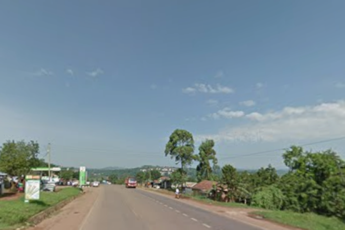 Acidente entre dois caminhões em rodovia que liga Kampala a Gulu deixou 63 mortos  -  (crédito: Google Street View)