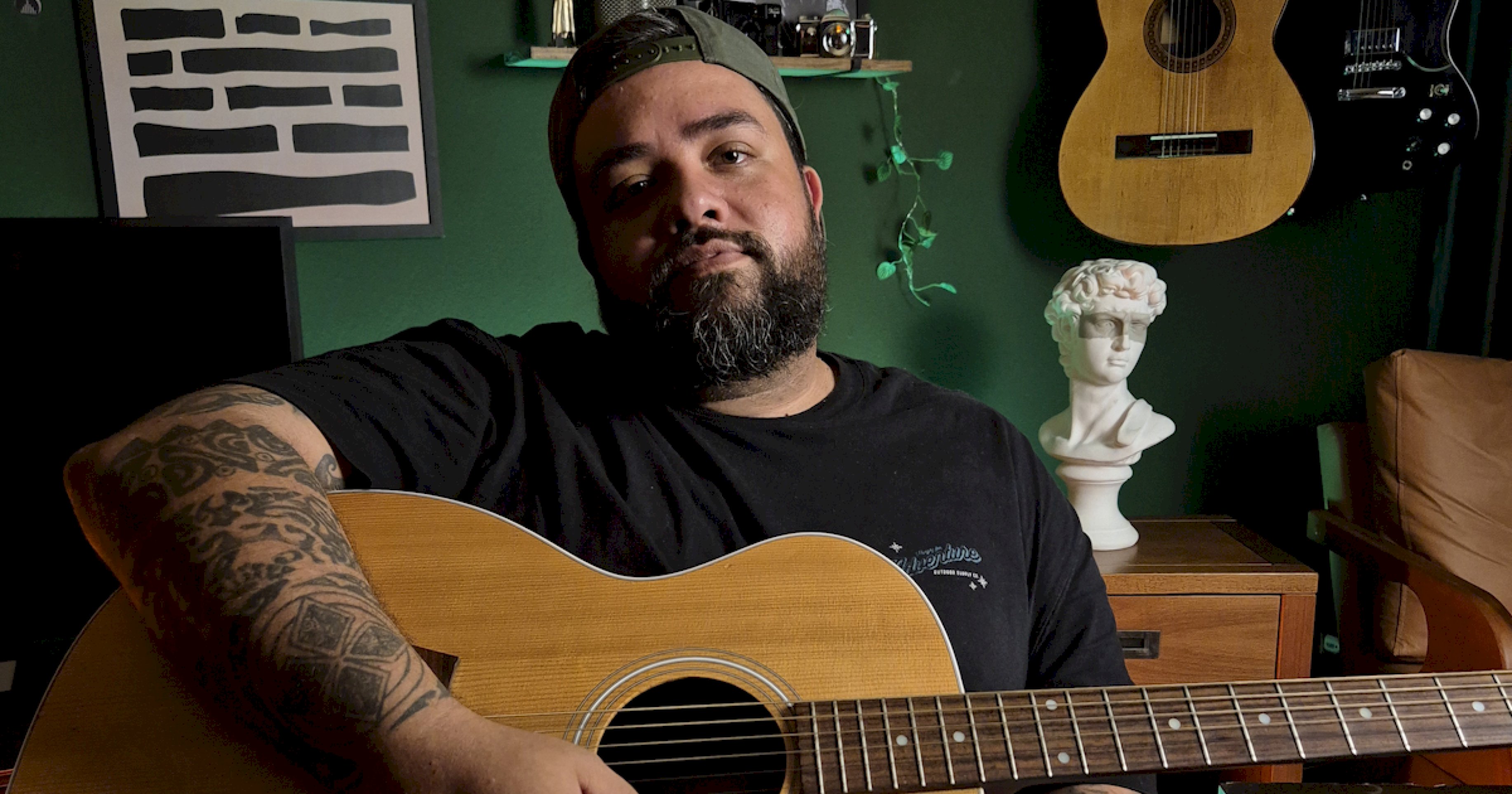 DEKO lança 'Perfume', sobre um amor que não cabe na lógica