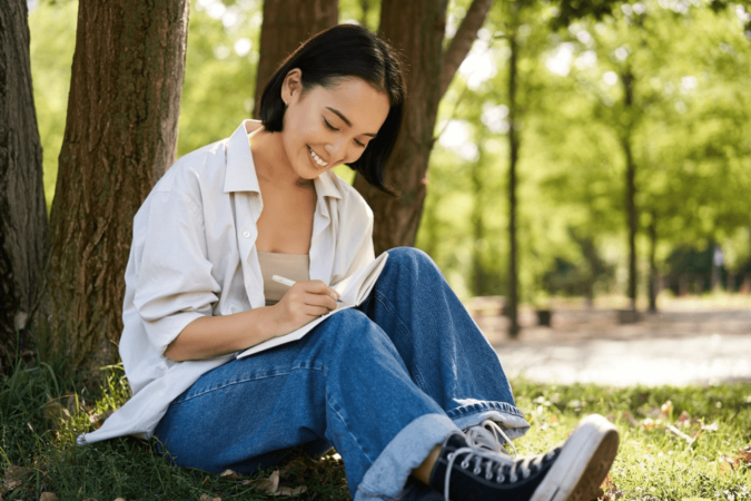 Escrever um livro é deixar um pedaço de quem somos em cada página (Imagem: Mix and Match Studio | Shutterstock) - (crédito: EdiCase) Escrever um livro é deixar um pedaço de quem somos em cada página (Imagem: Mix and Match Studio | Shutterstock) - (crédito: EdiCase)