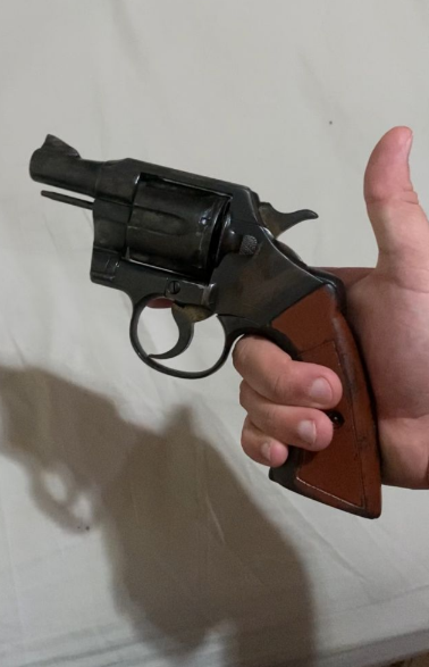 Três pessoas foram indiciadas por venda ilegal de arma de fogo de uso restrito