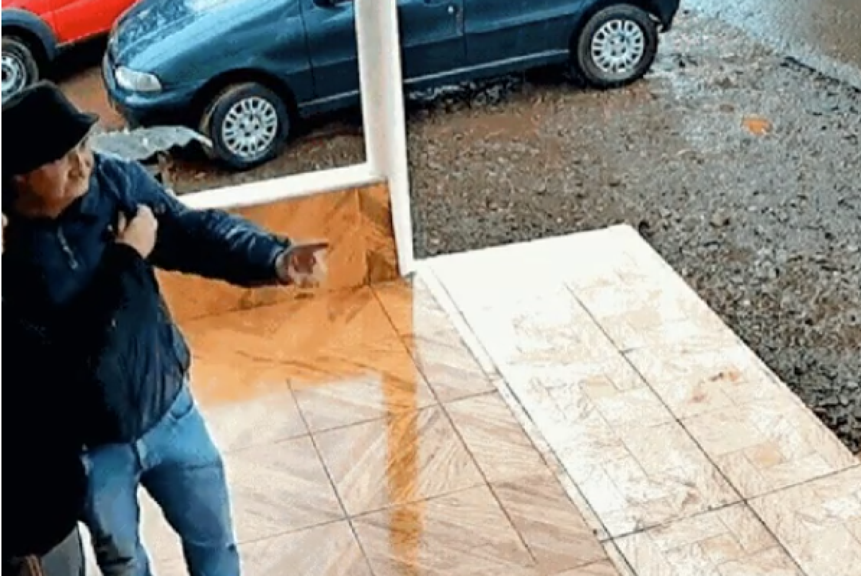 Homem é atingido por tiro e mostra autor do disparo antes de morrer