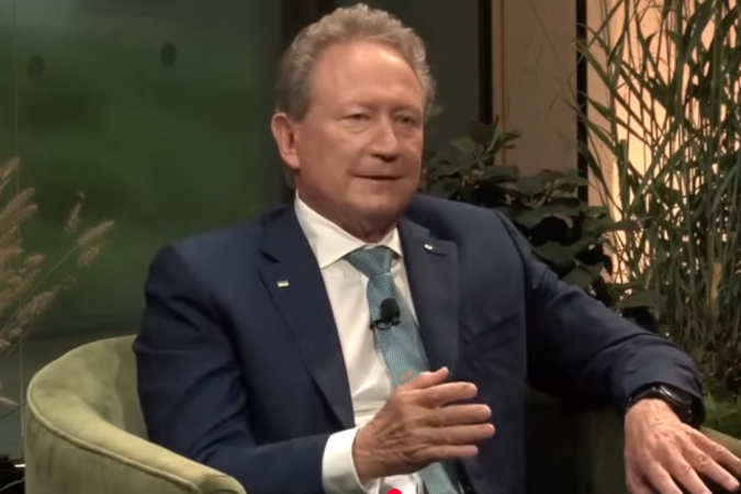 O bilionário também afirma que o TFFF vem como uma estratégia para que governos e instituições consigam rendimentos que, mesmo baixos, ofereçam segurança. O bilionário também afirma que o TFFF vem como uma estratégia para que governos e instituições consigam rendimentos que, mesmo baixos, ofereçam segurança.