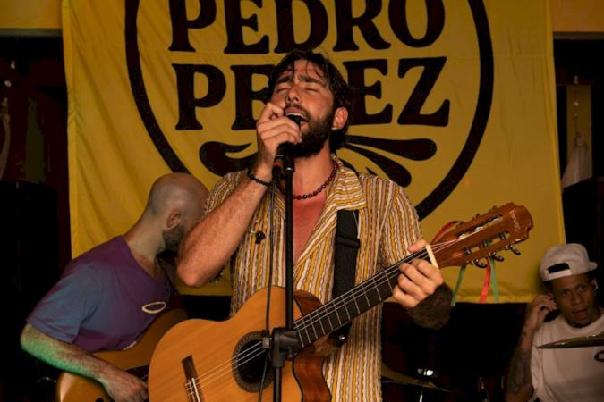 Pedro Perez lança a inédita 'Maré Nova' na Praia do Ulé  -  (crédito: Marcelim)