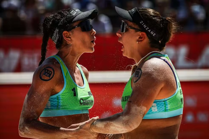 Carol e Rebecca conquista o bronze no mundial -  (crédito: FIVB)