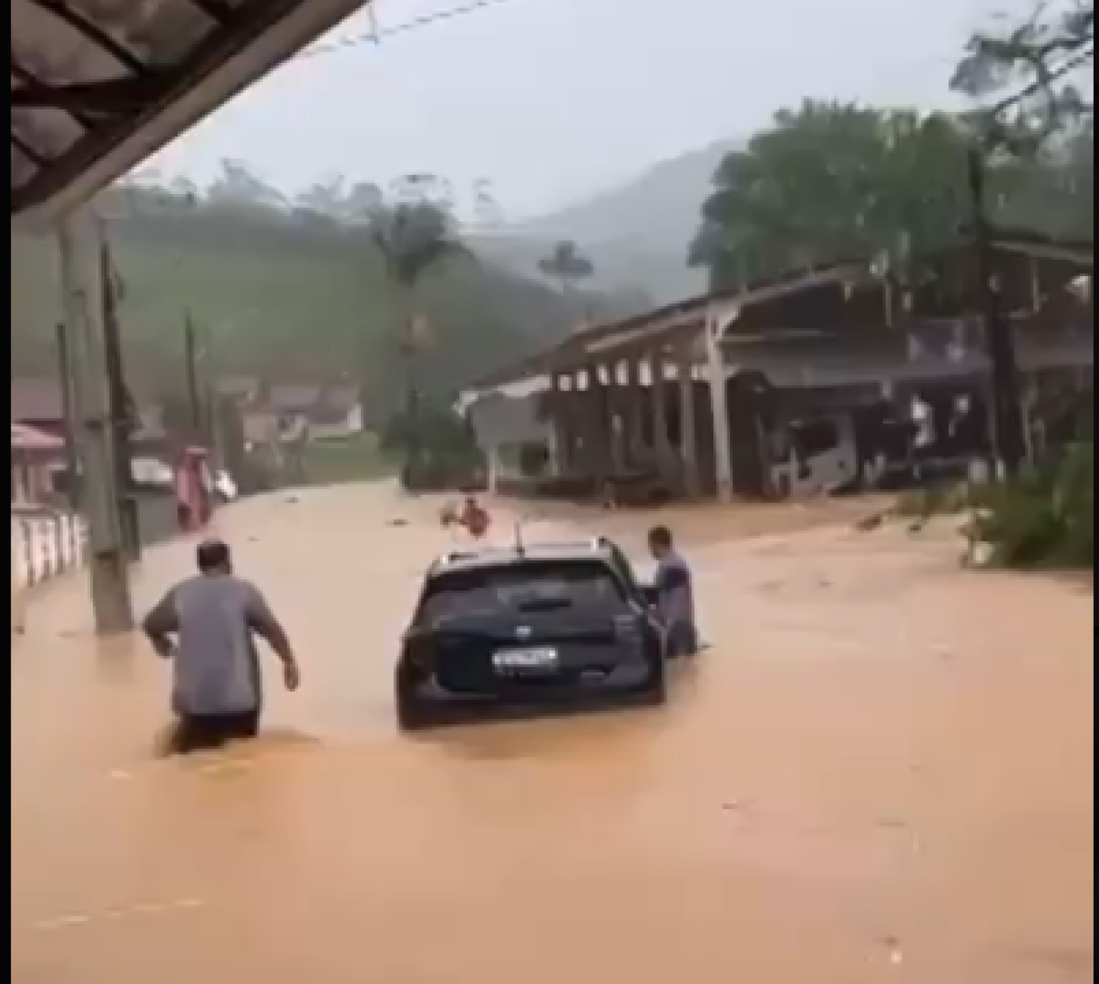 Ciclone extratropical deixa rastro de destruição em Santa Catarina