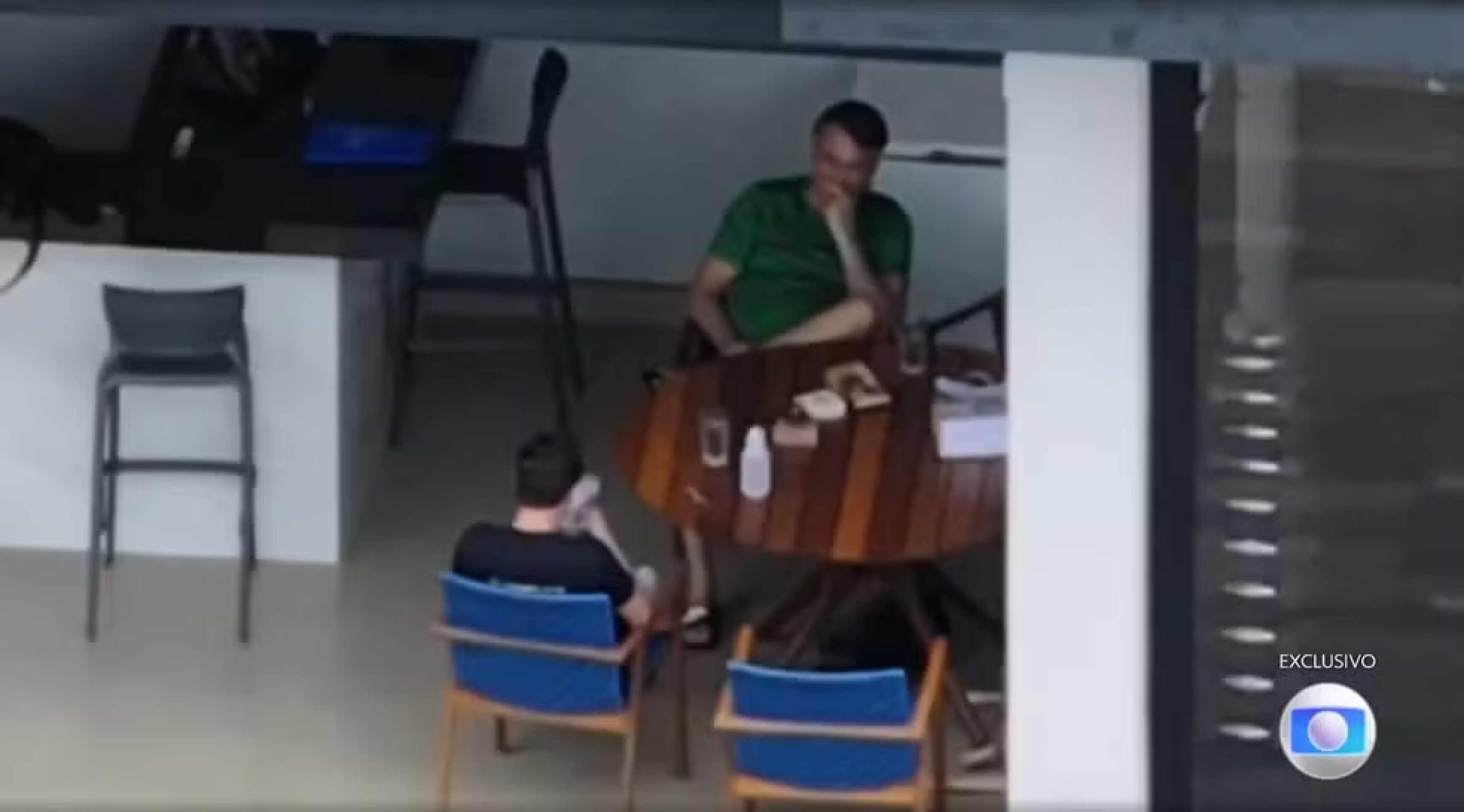 Moraes cobra explicações por uso de celular em visita de Nikolas a Bolsonaro