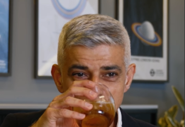 Reprodução @sadiqkhan