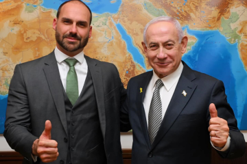 O deputado federal Eduardo Bolsonaro (PL-SP) (esquerda), ao lado do primeiro-ministro de Israel, Benjamin Netanyahu (direita) -  (crédito: Reprodução / Instagram / @bolsonarosp) -O deputado federal Eduardo Bolsonaro (PL-SP) (esquerda), ao lado do primeiro-ministro de Israel, Benjamin Netanyahu (direita) -  (crédito: Reprodução / Instagram / @bolsonarosp)