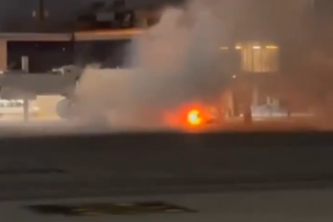 Passageiros evacuam avião às pressas após incêndio em Guarulhos