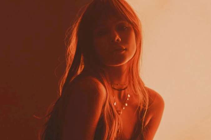 Clarissa anuncia novo disco ‘Tantas Formas de Dizer Adeus’ - (crédito: TMJBrazil) Clarissa anuncia novo disco ‘Tantas Formas de Dizer Adeus’ - (crédito: TMJBrazil)