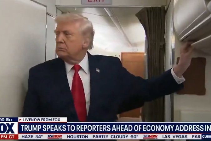 O presidente dos EUA, Donald Trump, à bordo do Air Force One - (crédito: Reprodução / X / @America First Report) O presidente dos EUA, Donald Trump, à bordo do Air Force One - (crédito: Reprodução / X / @America First Report)