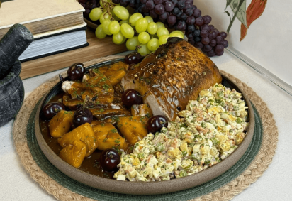 Lombo com molho de abacaxi e maionese de salada russa (Imagem: Felipe Caputo | Divulgação)  -  (crédito: EdiCase) -Lombo com molho de abacaxi e maionese de salada russa (Imagem: Felipe Caputo | Divulgação)  -  (crédito: EdiCase)