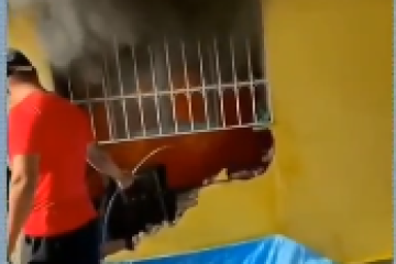 Mulher é presa após atear fogo na própria casa com três filhos dentro, em Niterói - (crédito: Reprodução/Redes sociais ) Mulher é presa após atear fogo na própria casa com três filhos dentro, em Niterói - (crédito: Reprodução/Redes sociais )