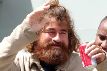 O pescador Jose Alvarenga, ao ser resgatado, em janeiro de 2014 -  (crédito: Hilary Hosia / AFP)