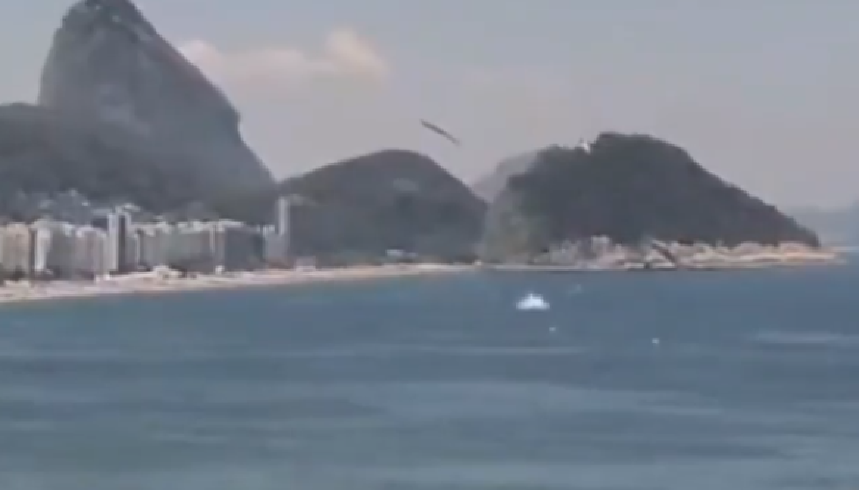 Morre piloto de ultraleve que caiu no mar de Copacabana