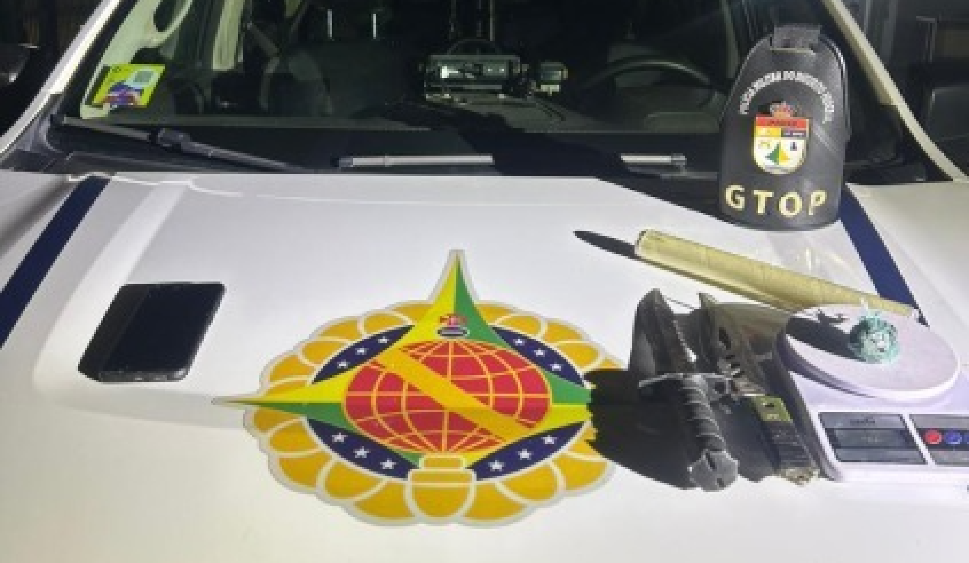 Vídeo: Vigilante é roubado e agredido por dupla de jovens armados