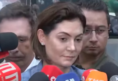 Michelle Bolsonaro também criticou o que classificou como demora e inconsistência nas informações sobre o atendimento prestado após o acidente. -  (crédito: Reprodução/Youtube) -Michelle Bolsonaro também criticou o que classificou como demora e inconsistência nas informações sobre o atendimento prestado após o acidente. -  (crédito: Reprodução/Youtube)